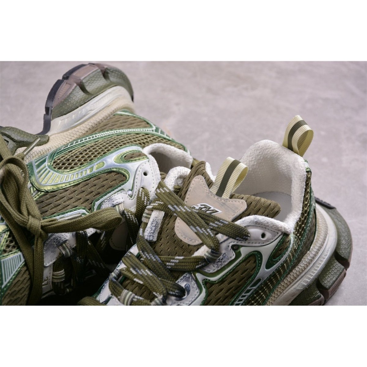 BALENCIAGA 3 - L - Olive Sneakers - Green Unisex Streetwear Limited Edition - Introducing the BALENCIAGA 3XL x Olive Green, a striking blend of modern design and luxurious