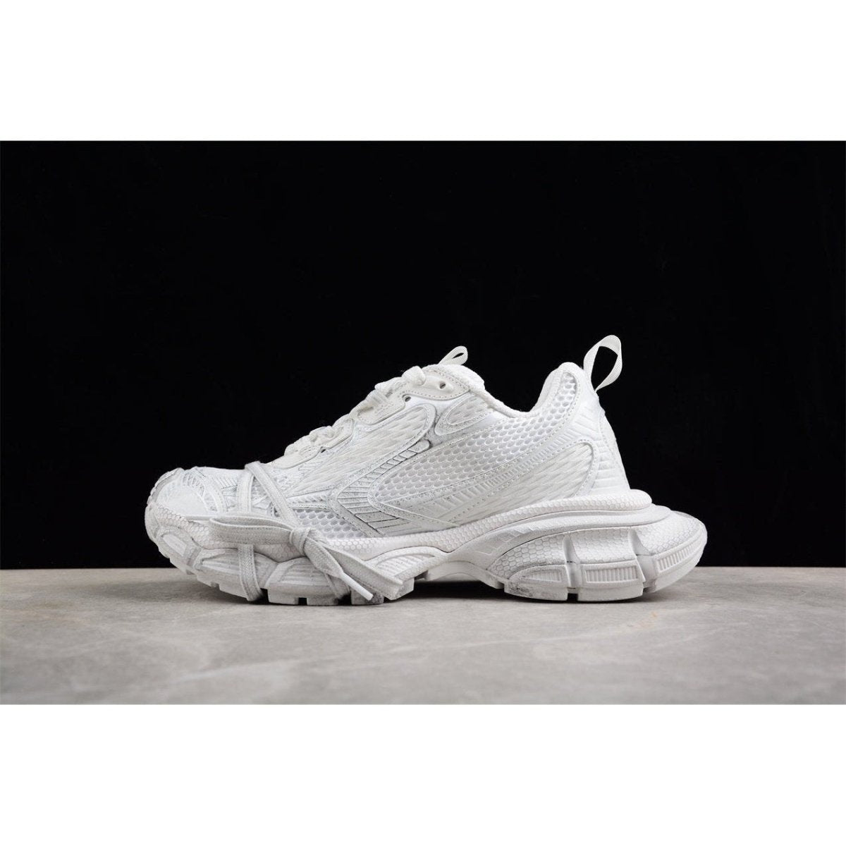 BALENCIAGA 3 - L - Snow Sneakers - White Unisex Streetwear Limited Edition - Introducing the BALENCIAGA 3XL x Snow White, the epitome of luxury and contemporary style. These