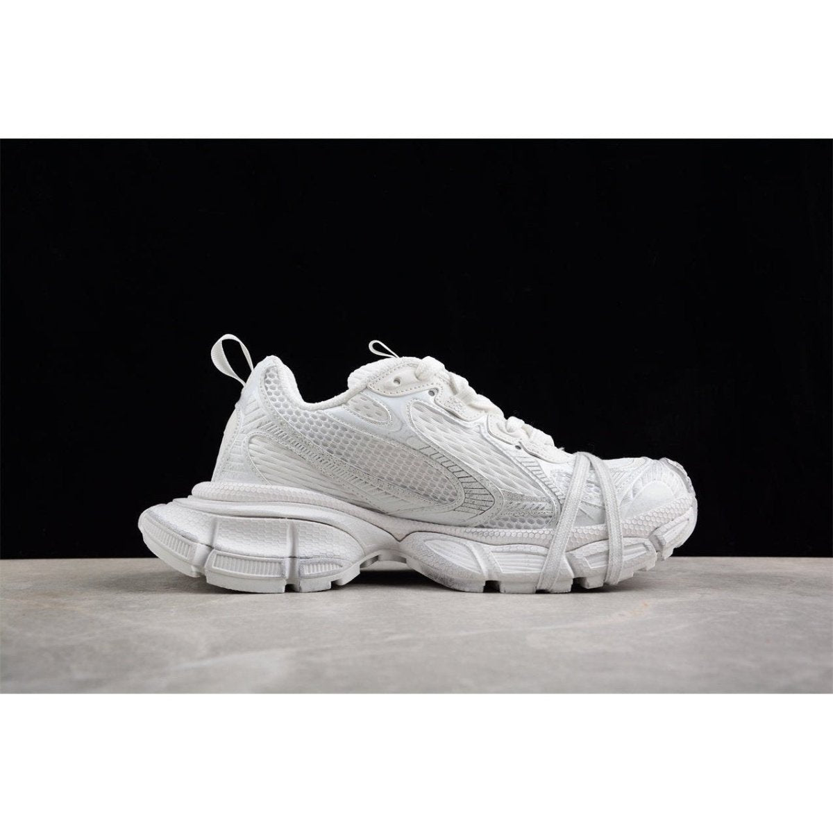 BALENCIAGA 3 - L - Snow Sneakers - White Unisex Streetwear Limited Edition - Introducing the BALENCIAGA 3XL x Snow White, the epitome of luxury and contemporary style. These