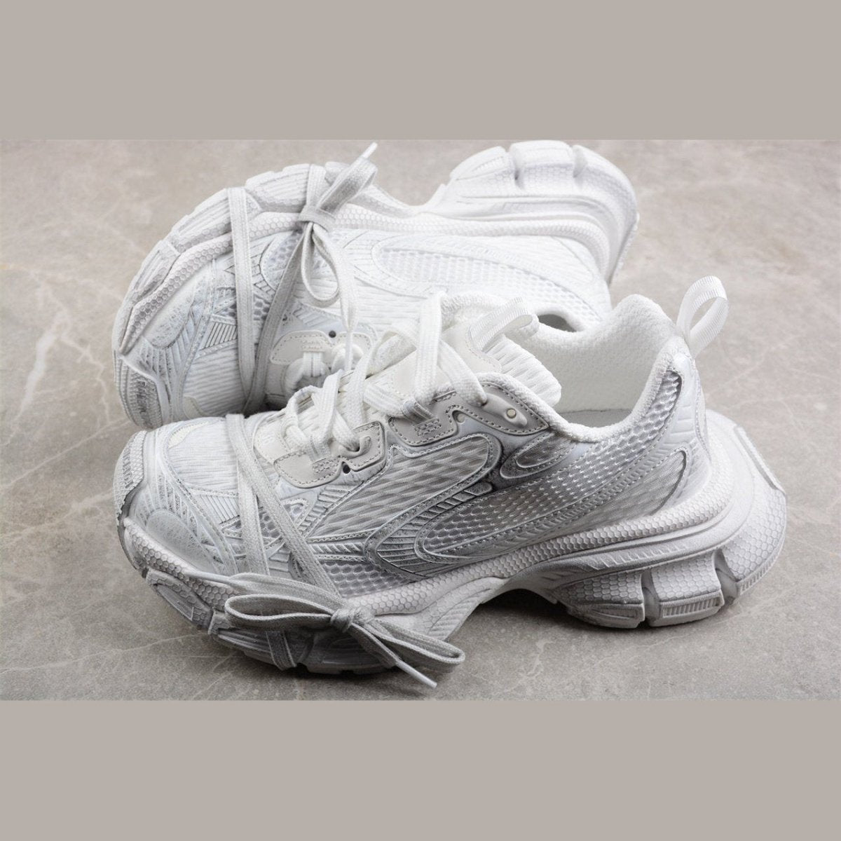 BALENCIAGA 3 - L - Snow Sneakers - White Unisex Streetwear Limited Edition - Introducing the BALENCIAGA 3XL x Snow White, the epitome of luxury and contemporary style. These