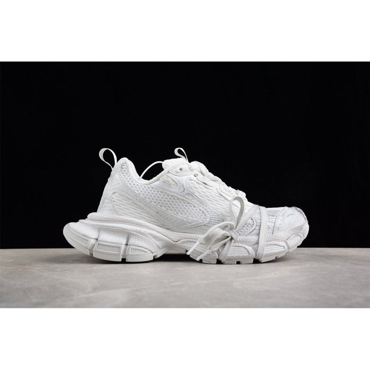 BALENCIAGA 3 - L - Snow Sneakers - White Unisex Streetwear Limited Edition - Introducing the BALENCIAGA 3XL x Snow White, the epitome of luxury and contemporary style. These