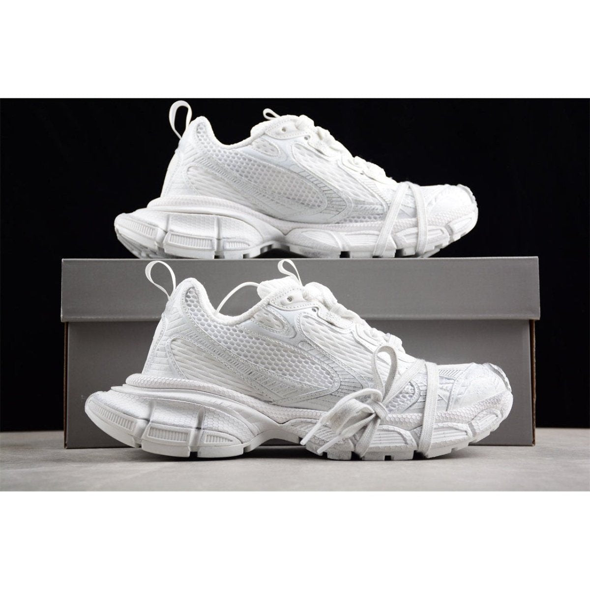 BALENCIAGA 3 - L - Snow Sneakers - White Unisex Streetwear Limited Edition - Introducing the BALENCIAGA 3XL x Snow White, the epitome of luxury and contemporary style. These