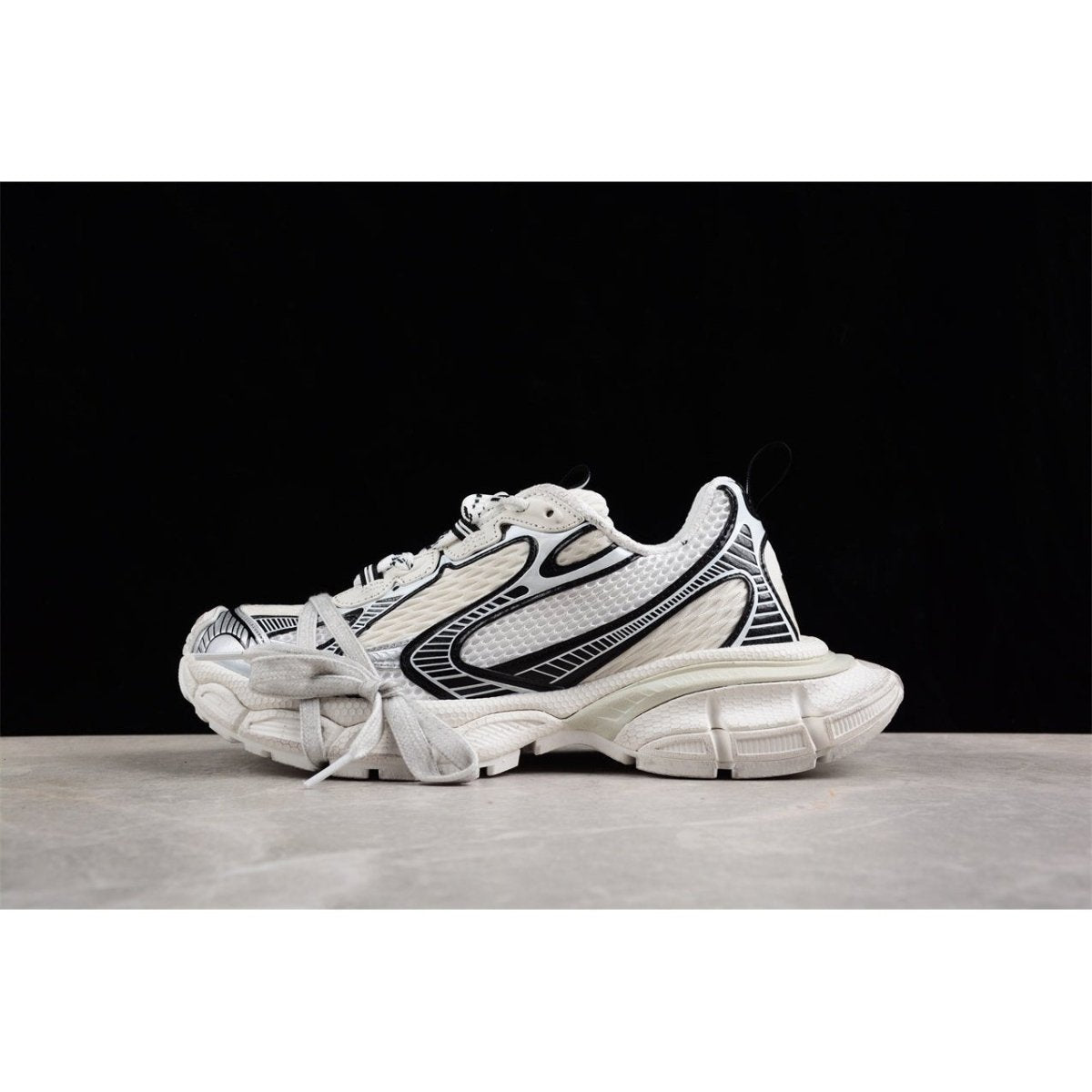 BALENCIAGA 3 - L - White Sneakers - Black Unisex Streetwear Limited Edition - The Balenciaga 3XL x White Black sneakers offer a classic colorway with a contemporary twist.
