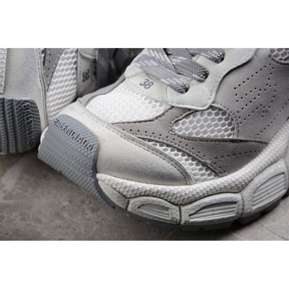 BALENCIAGA 3 - L - Grey Sneakers - White Unisex Streetwear Limited Edition - Introducing the BALENCIAGA 3XL in White Grey, a striking combination of luxury and contemporary design.