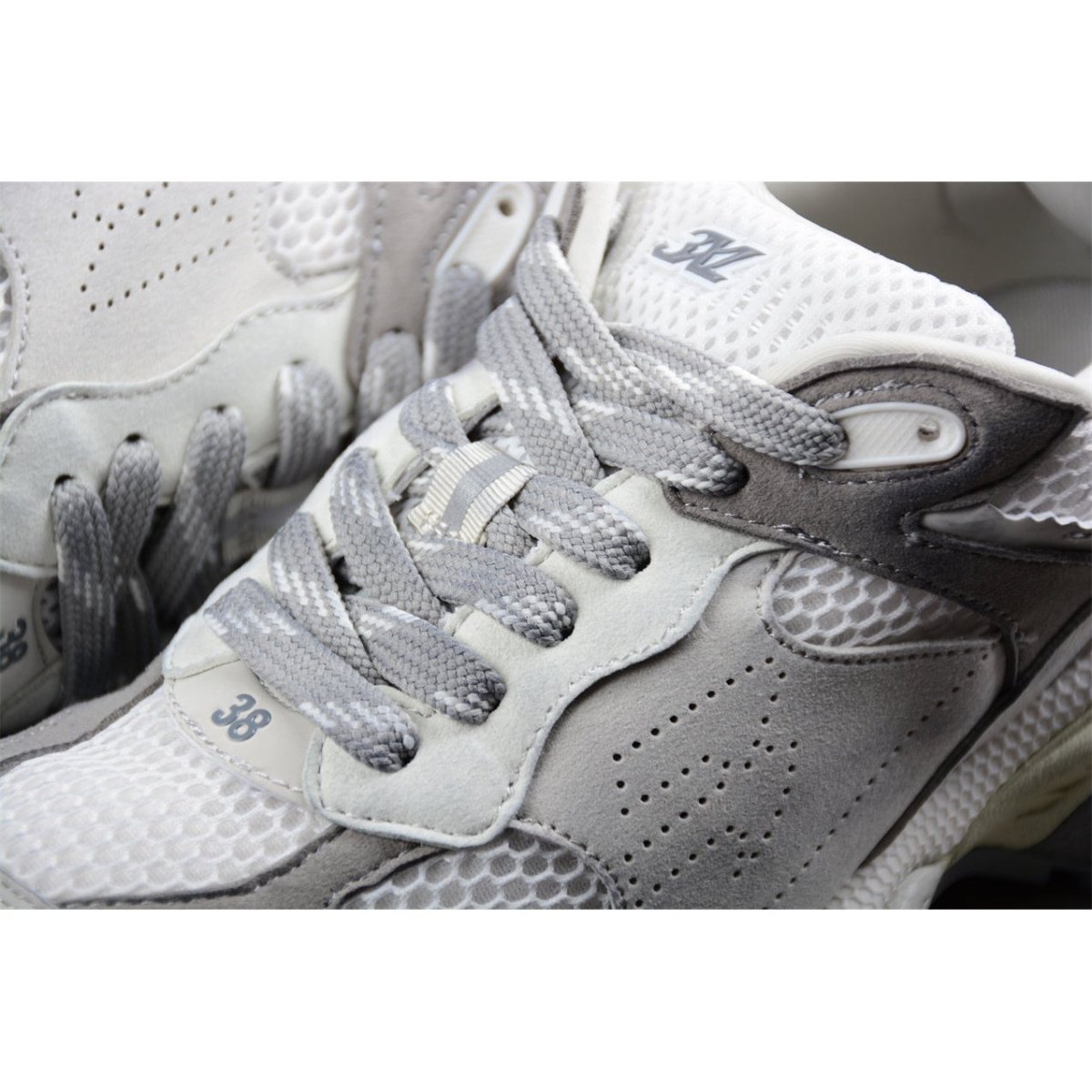 BALENCIAGA 3 - L - Grey Sneakers - White Unisex Streetwear Limited Edition - Introducing the BALENCIAGA 3XL in White Grey, a striking combination of luxury and contemporary design.