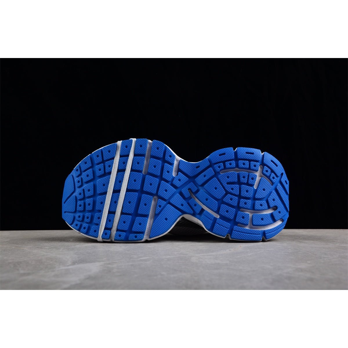 BALENCIAGA 3 - L - Grey Blue Sneakers - White Unisex Streetwear Limited Edition - Introducing the BALENCIAGA 3XL x White Grey Blue, a bold statement in contemporary footwear. These