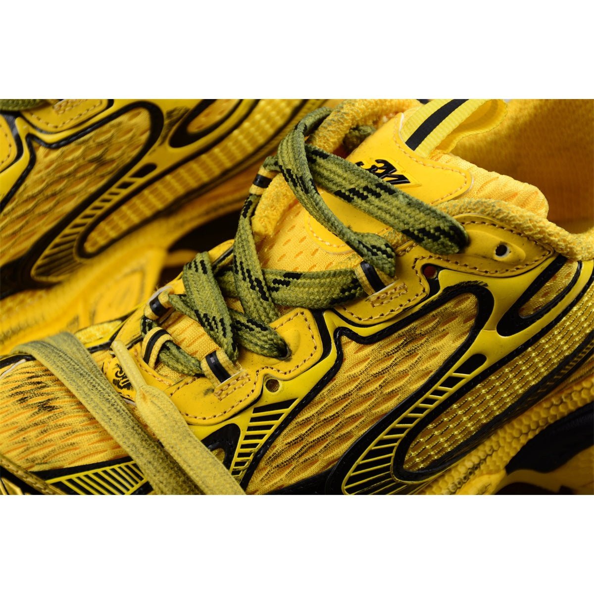 BALENCIAGA 3 - L - Yellow Sneakers - Black Unisex Streetwear Limited Edition - Introducing the BALENCIAGA 3XL x Yellow Black, a bold fusion of style and functionality. These