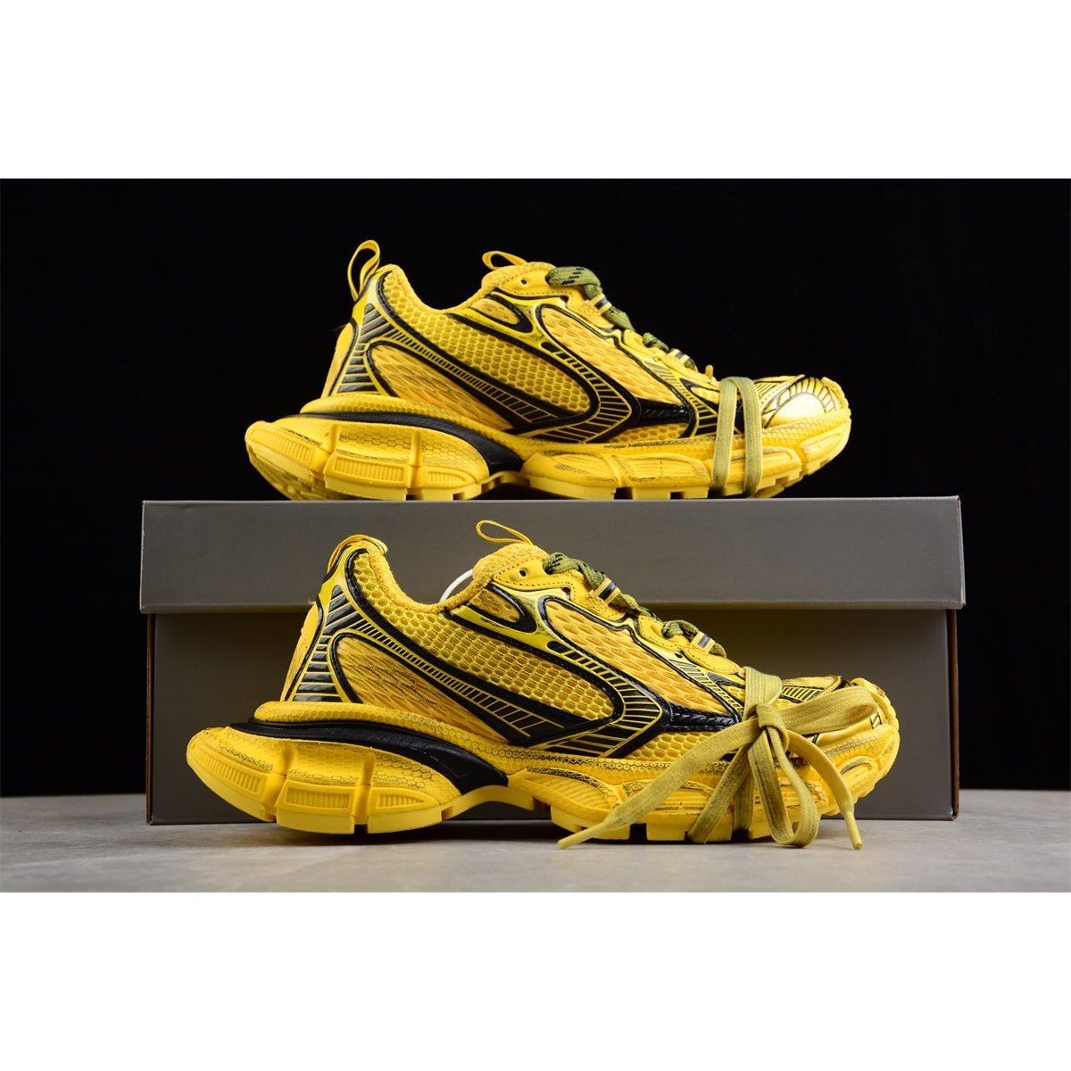 BALENCIAGA 3 - L - Yellow Sneakers - Black Unisex Streetwear Limited Edition - Introducing the BALENCIAGA 3XL x Yellow Black, a bold fusion of style and functionality. These