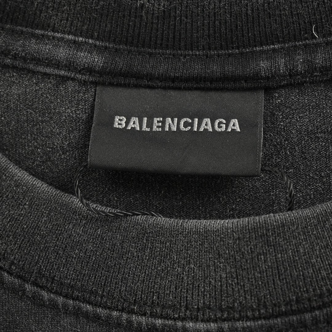 Camiseta Balenciaga - Logotipo pequeño