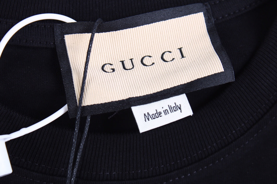 Camiseta Gucci con logotipo gráfico (negra)