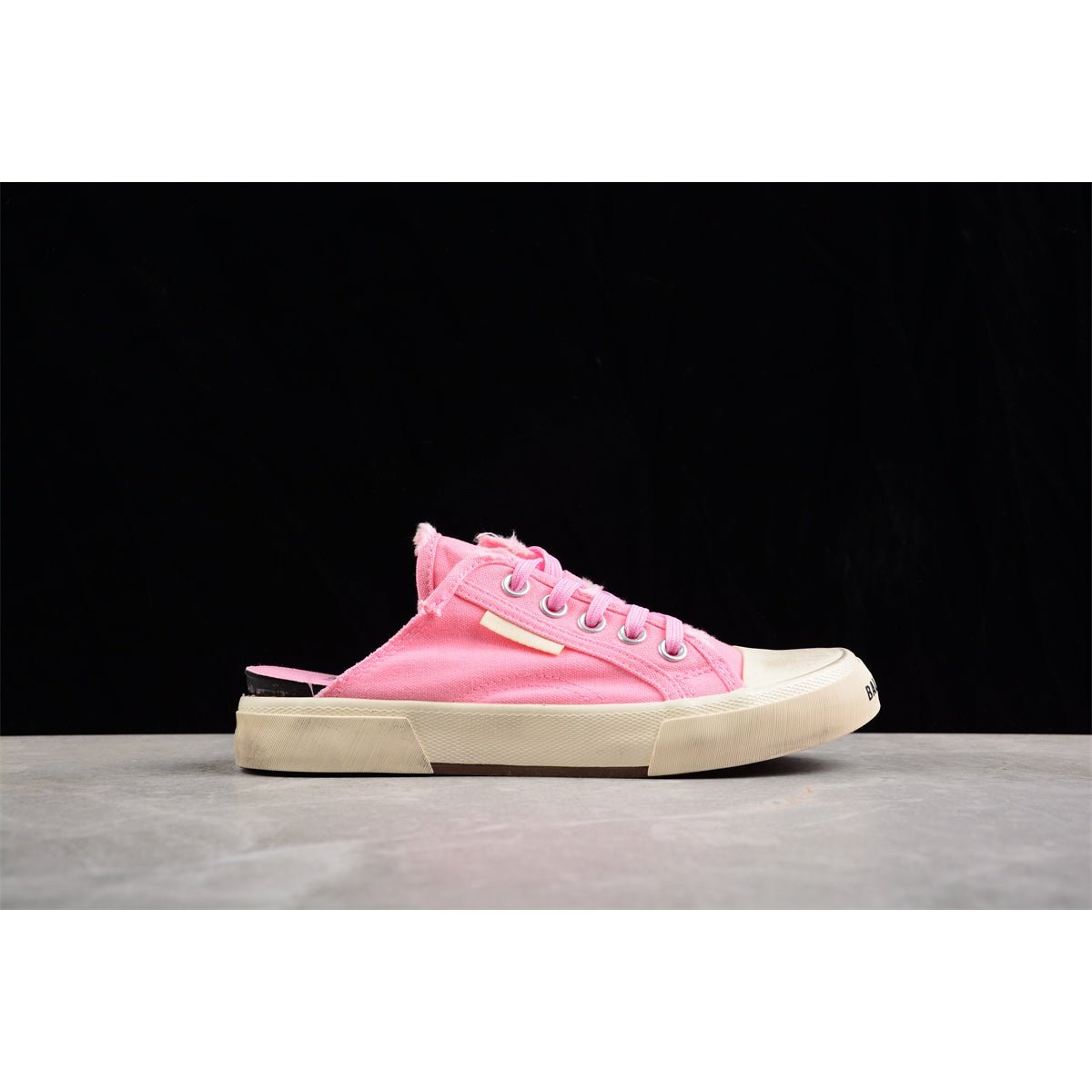 BALENCIAGA Paris Low - Sneakers - Pink Unisex Streetwear Limited Edition - Introducing the BALENCIAGA Paris Low x Pink, a vibrant addition to your footwear collection that