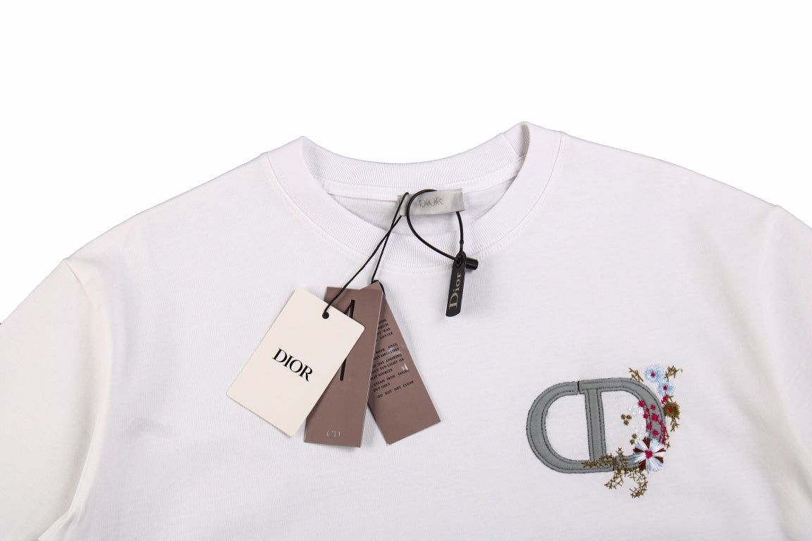 Dior T-shirt With Floral Cd Logo - White Unisex Streetwear Limited Edition - <p dir='ltr'><span>This Dior t-shirt features a floral CD logo design. It is white with