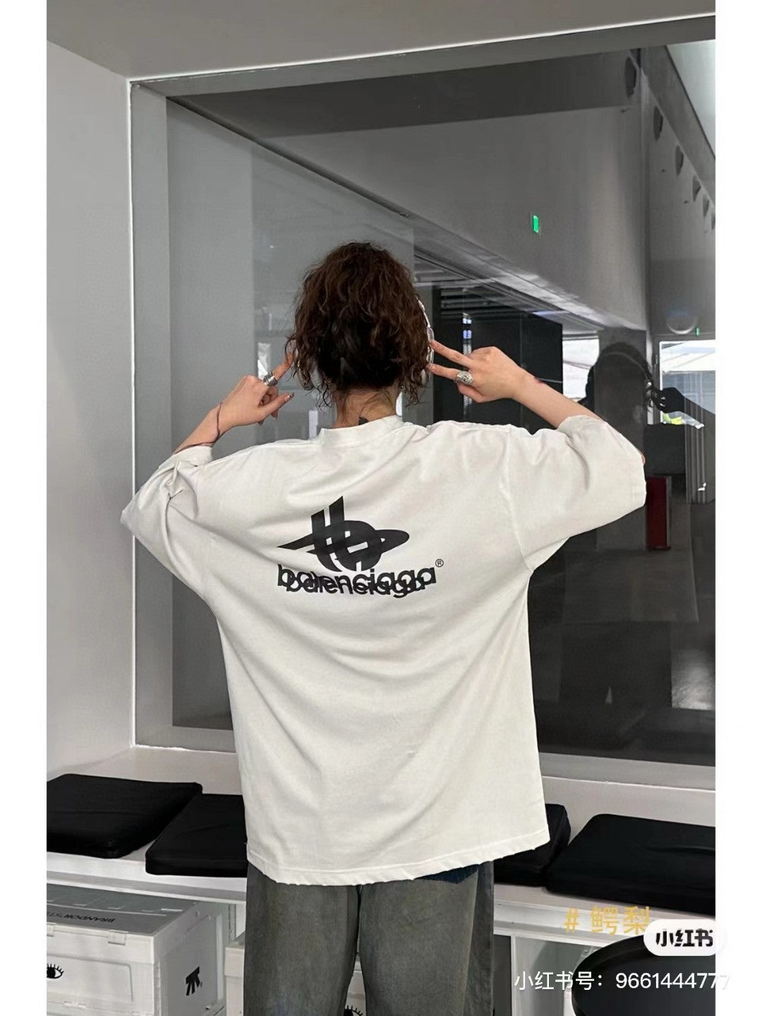 Camiseta Balenciaga - Logotipo superpuesto