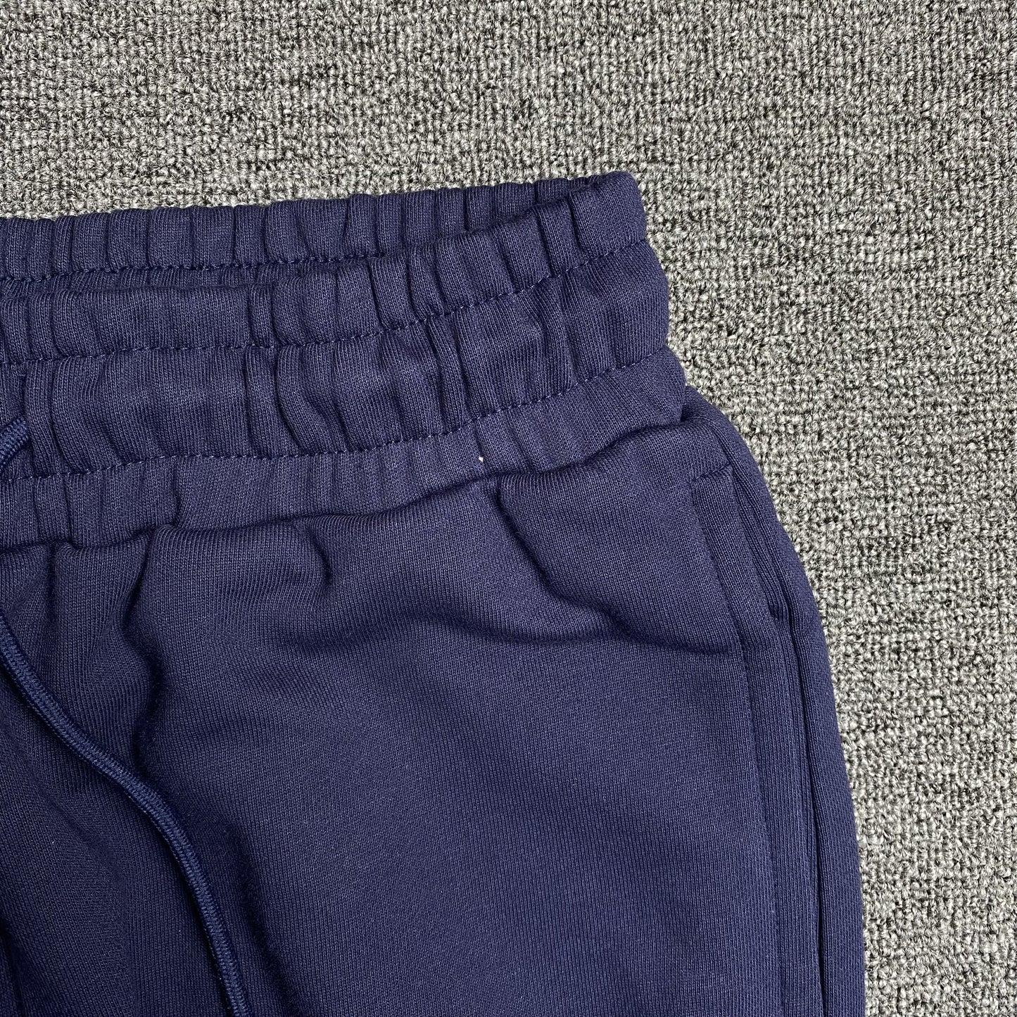 PANTALONES DEPORTIVOS DENIM TEARS CON CORONA DE ALGODÓN AZUL MARINO