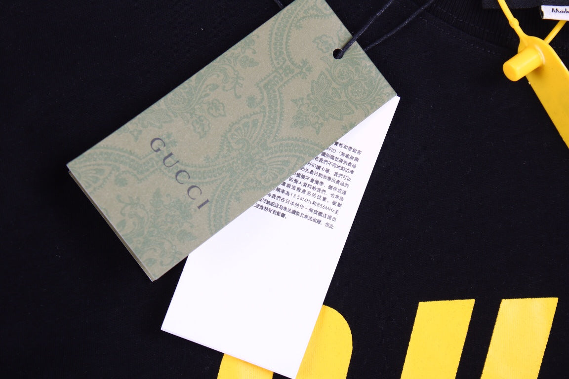 Camiseta Gucci con logo retro (negra)
