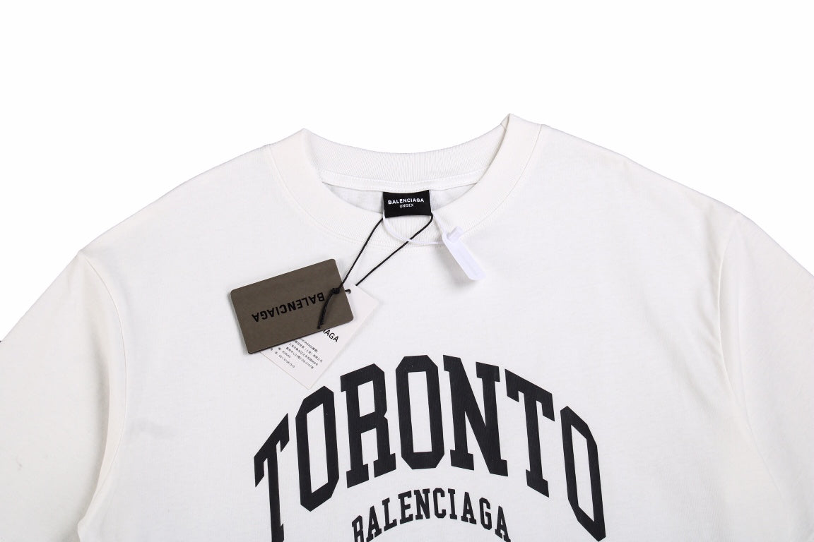 Camiseta blanca con el logo de Balenciaga Toronto