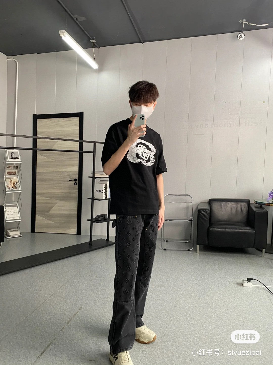 Camiseta Balenciaga - Logotipo desgastado