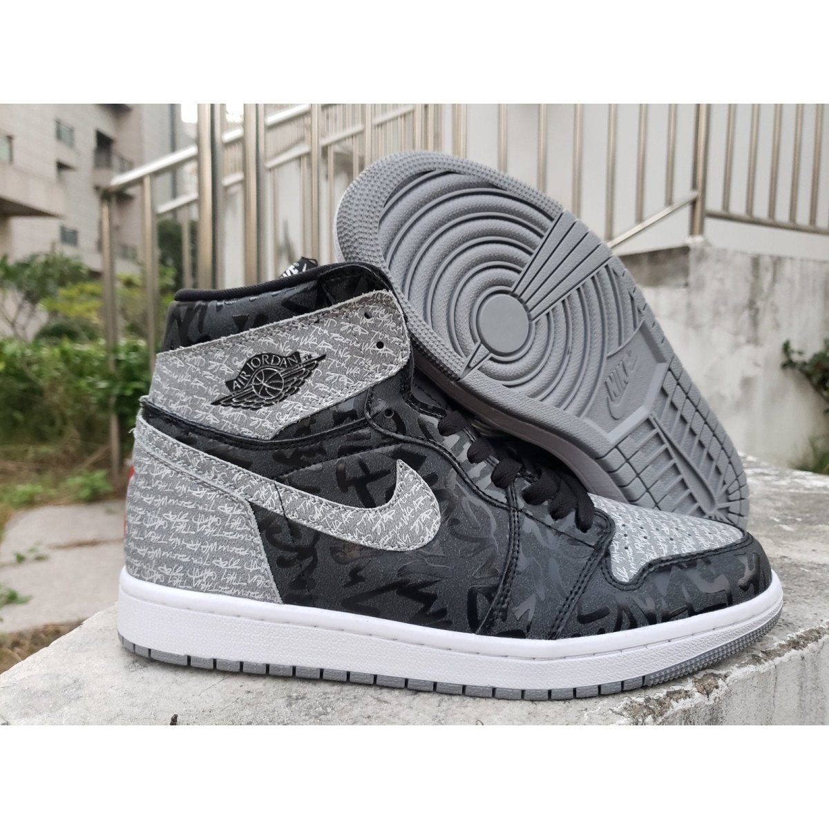 JORDAN 1 Retro High Og - Rebellionaire - Black Unisex Streetwear Limited Edition