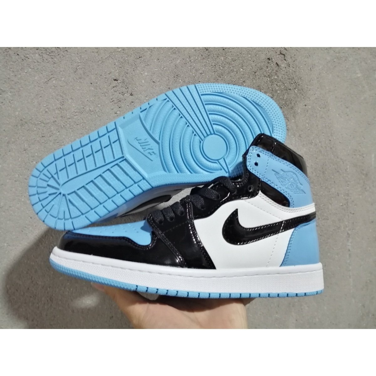 JORDAN 1 Retro High - Unc Patent Sneakers - Black Unisex Streetwear Limited Edition