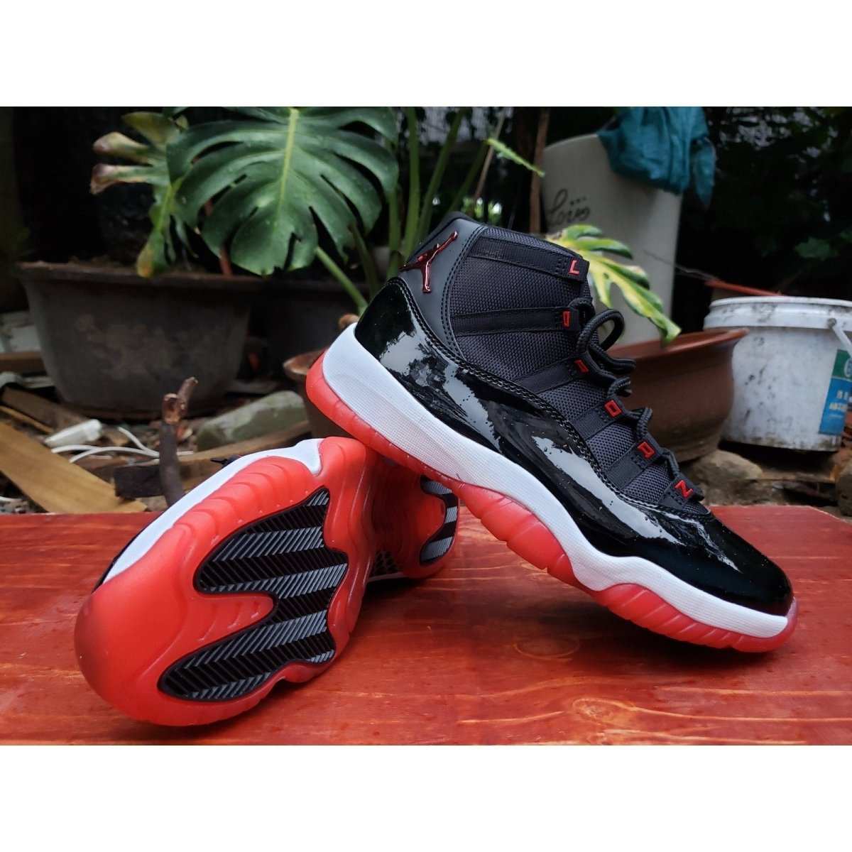JORDAN 11 Retro - Playoffs Bred Sneakers Unisex Streetwear Limited Edition