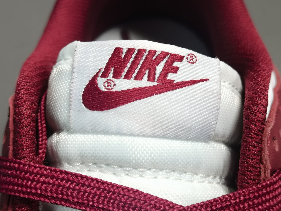 NIKE Dunk - Bordeau - Sneakers - Red Unisex Streetwear Limited Edition