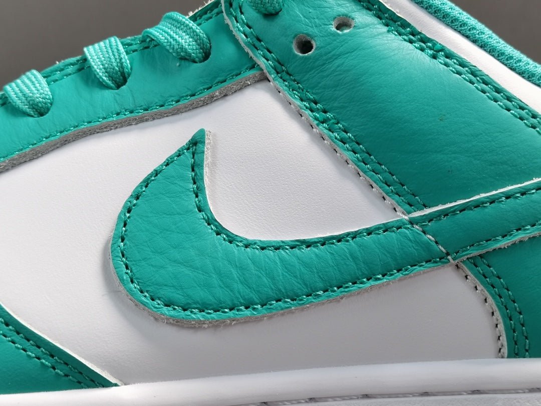 NIKE Dunk - Teal Zeal Sneakers - Red Unisex Streetwear Limited Edition