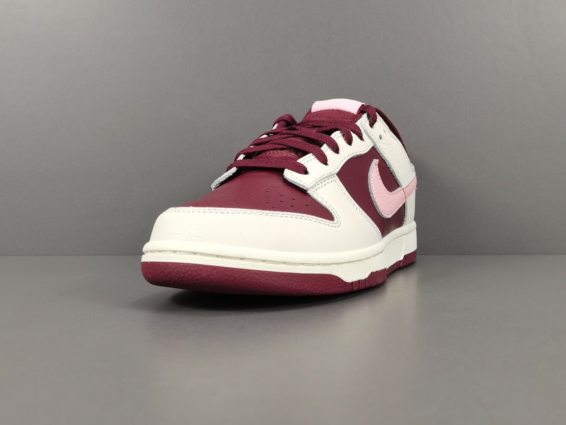NIKE Dunk - Valentines Day Sneakers - Red Unisex Streetwear Limited Edition - Celebrate love and style with the Nike Dunk Valentine's Day edition. This special release sneaker