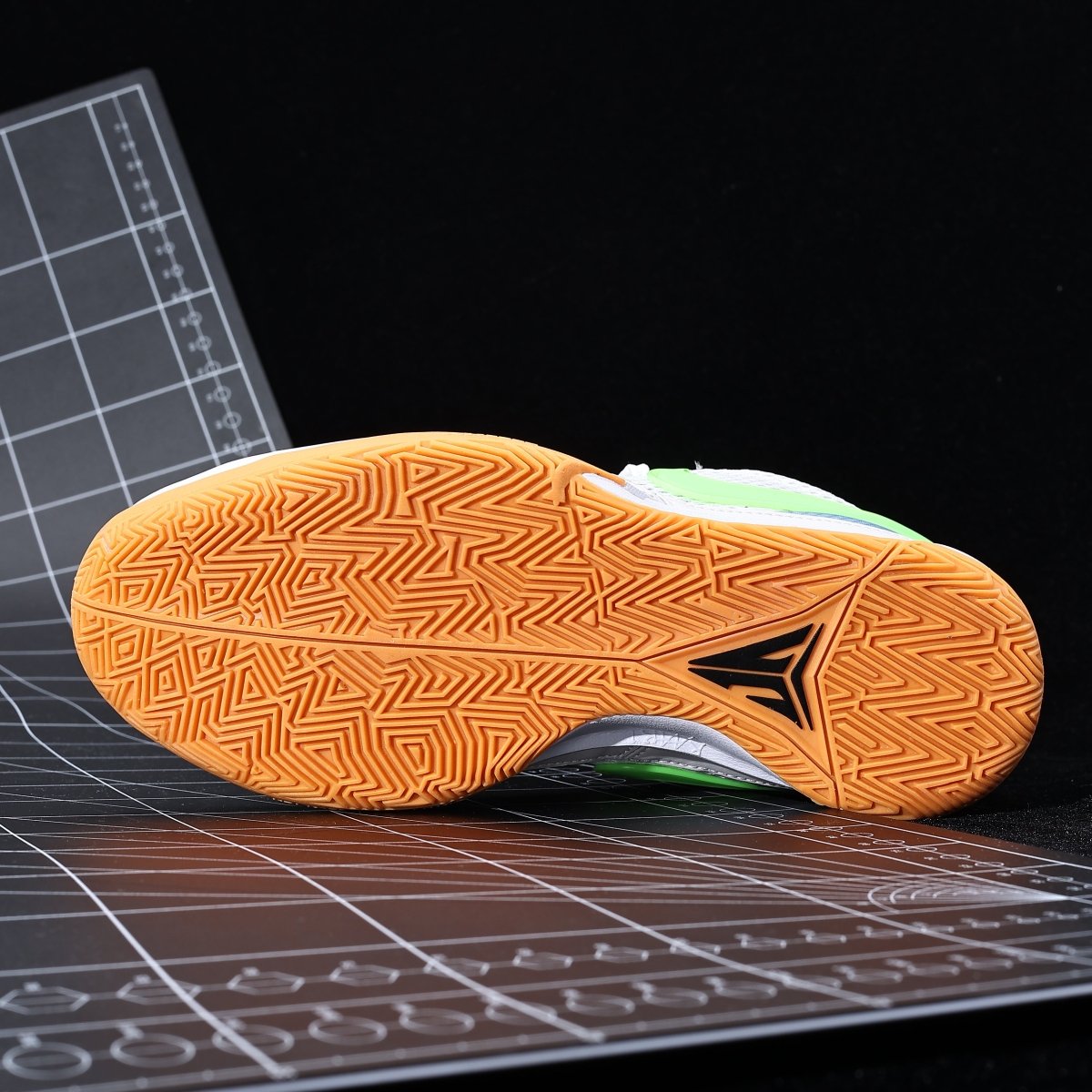 NIKE Ja 1 - Trivia Sneakers Unisex Streetwear Limited Edition - Introducing the Nike JA 1 Trivia, a legendary basketball shoe that pays homage to the
