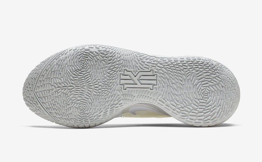 NIKE Kyrie 2 - Spongebob Sandy Cheeks Pants - Red Unisex Streetwear Limited Edition - Introducing the remarkable collaboration between Nike and the iconic SpongeBob SquarePants series, the Nike Kyrie