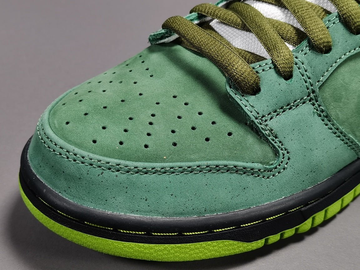 NIKE Sb Dunk - Concepts Lobster Sneakers - Green Unisex Streetwear Limited Edition