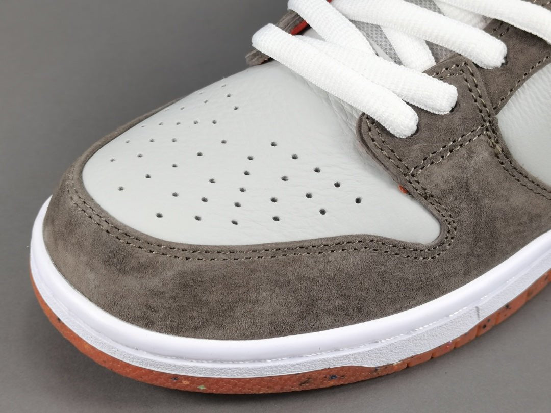 NIKE Sb Dunk - Crushed D.c. - Red Unisex Streetwear Limited Edition