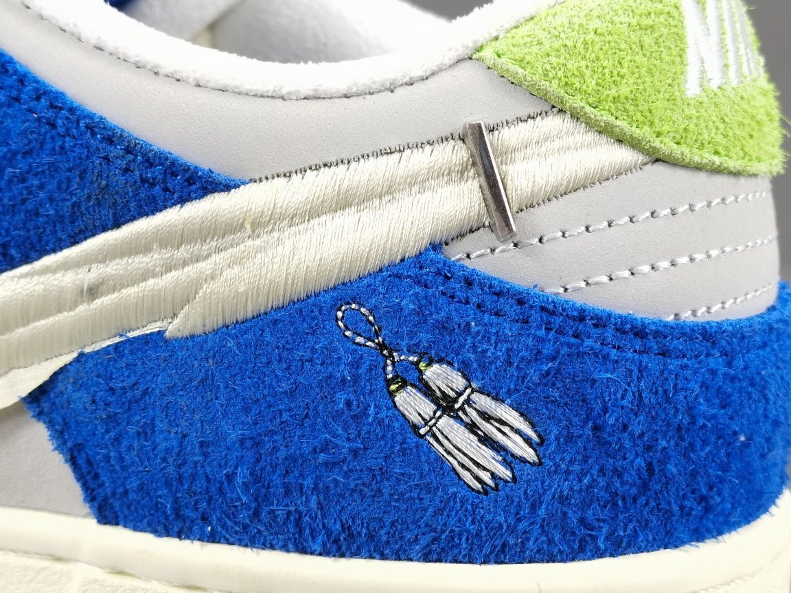 NIKE Sb Dunk - Fly Streetwear Gardenia Sneakers - Red Unisex Streetwear Limited Edition - Introducing the Nike SB Dunk Low Fly Streetwear Gardenia C a vibrant and stylish addition