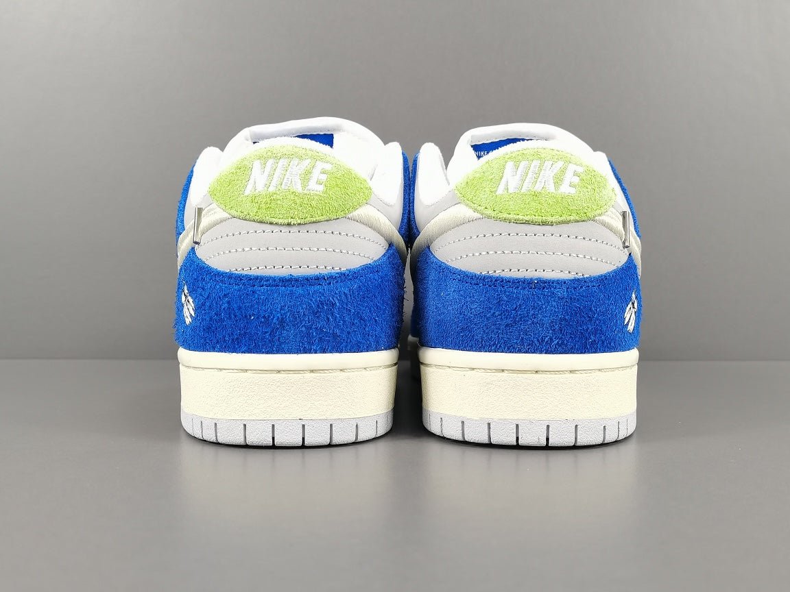 NIKE Sb Dunk - Fly Streetwear Gardenia Sneakers - Red Unisex Streetwear Limited Edition - Introducing the Nike SB Dunk Low Fly Streetwear Gardenia C a vibrant and stylish addition