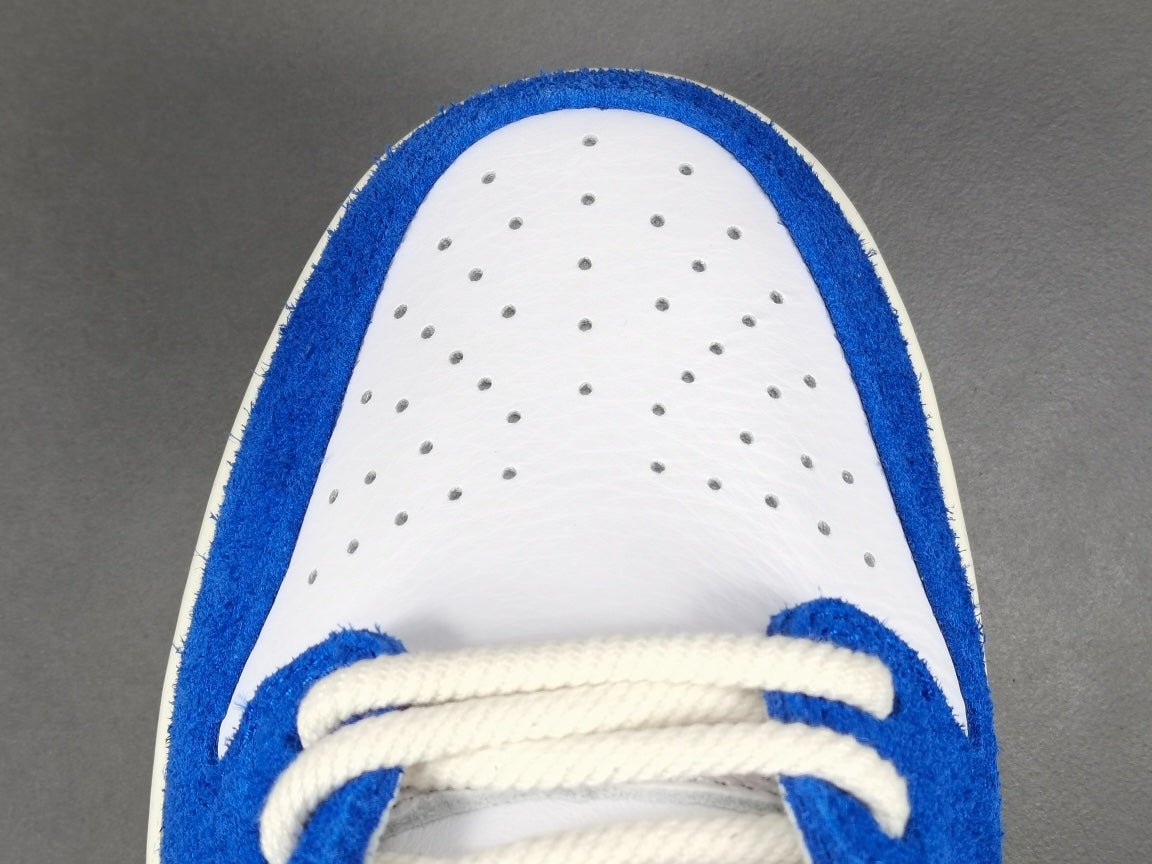 NIKE Sb Dunk - Fly Streetwear Gardenia Sneakers - Red Unisex Streetwear Limited Edition - Introducing the Nike SB Dunk Low Fly Streetwear Gardenia C a vibrant and stylish addition