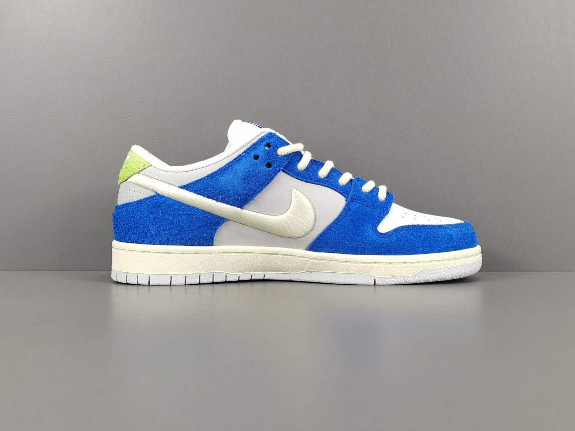 NIKE Sb Dunk - Fly Streetwear Gardenia Sneakers - Red Unisex Streetwear Limited Edition - Introducing the Nike SB Dunk Low Fly Streetwear Gardenia C a vibrant and stylish addition