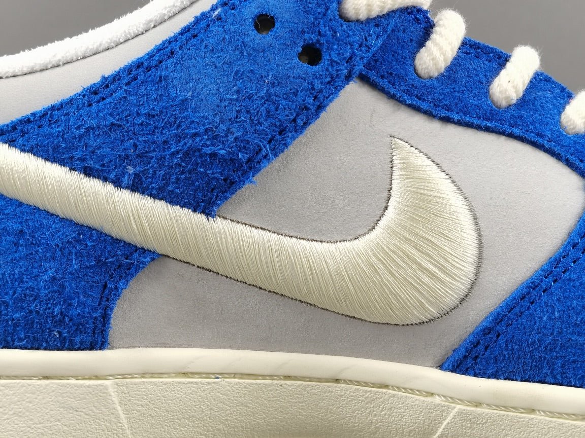 NIKE Sb Dunk - Fly Streetwear Gardenia Sneakers - Red Unisex Streetwear Limited Edition - Introducing the Nike SB Dunk Low Fly Streetwear Gardenia C a vibrant and stylish addition