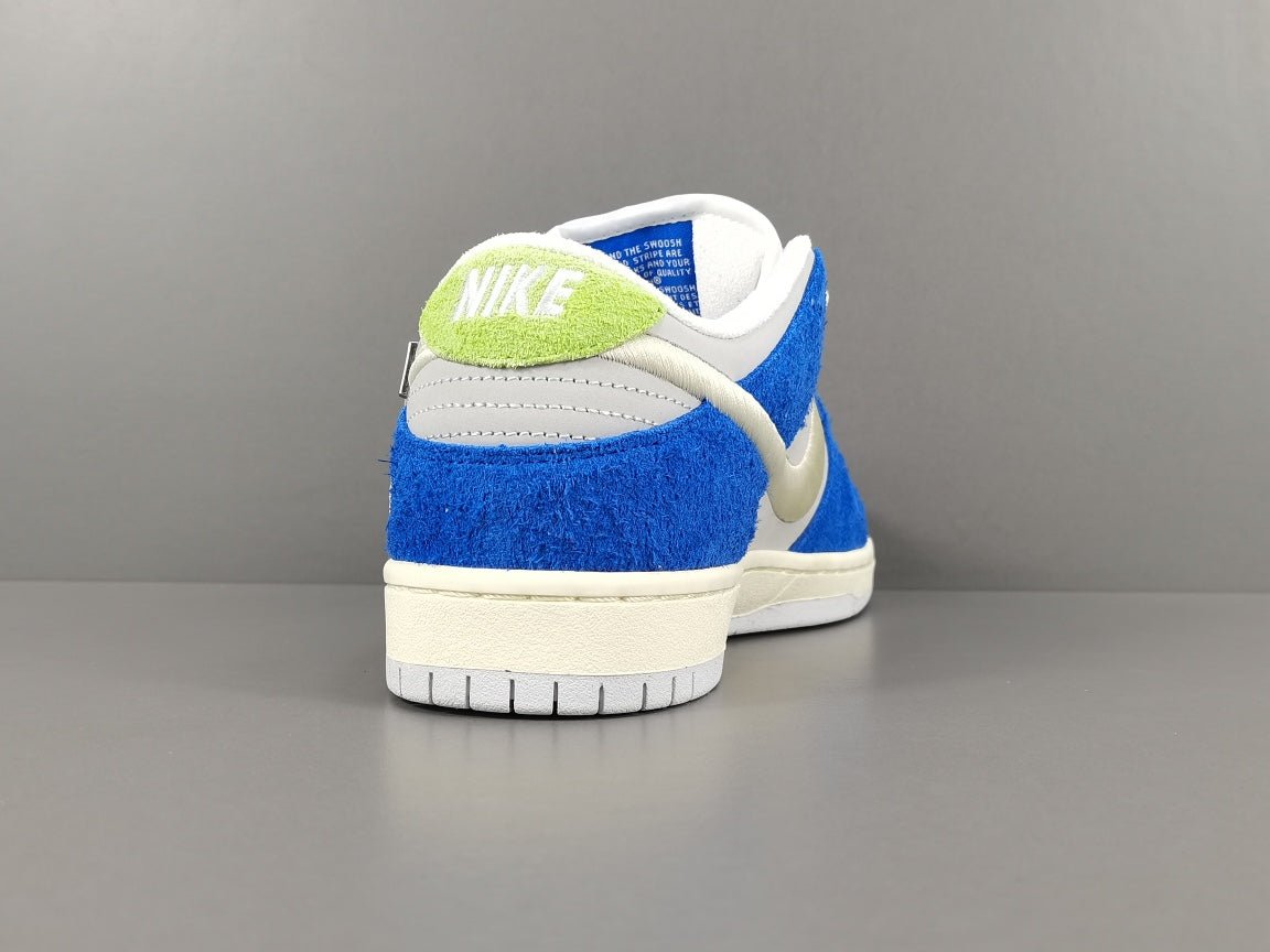 NIKE Sb Dunk - Fly Streetwear Gardenia Sneakers - Red Unisex Streetwear Limited Edition - Introducing the Nike SB Dunk Low Fly Streetwear Gardenia C a vibrant and stylish addition