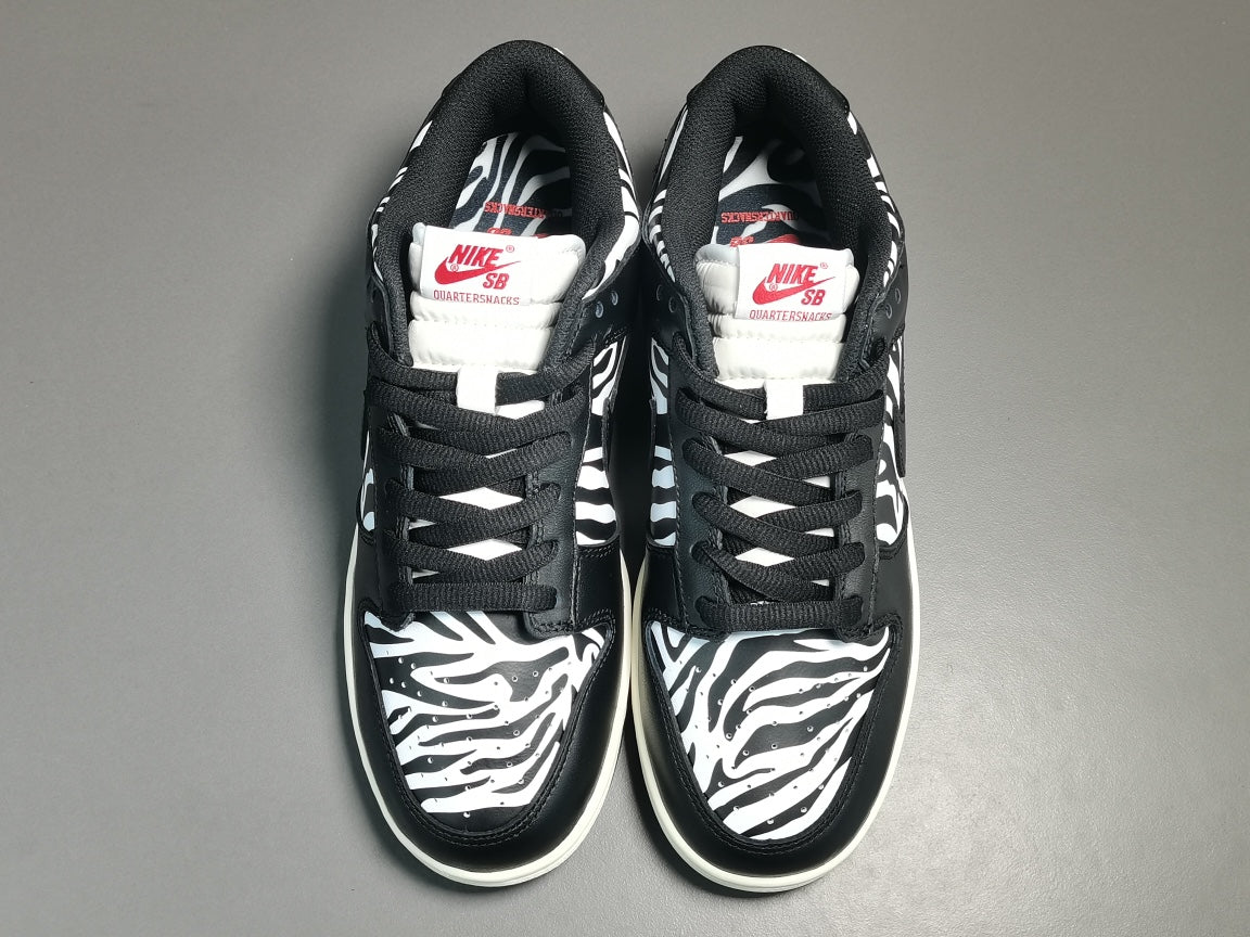 NIKE Sb Dunk - Quartersnacks Sneakers - Zebra Unisex Streetwear Limited Edition