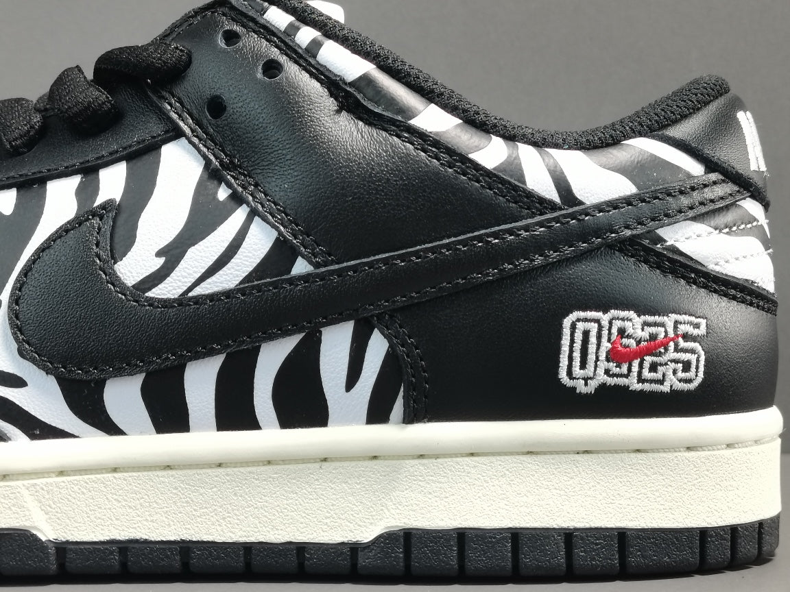 NIKE Sb Dunk - Quartersnacks Sneakers - Zebra Unisex Streetwear Limited Edition