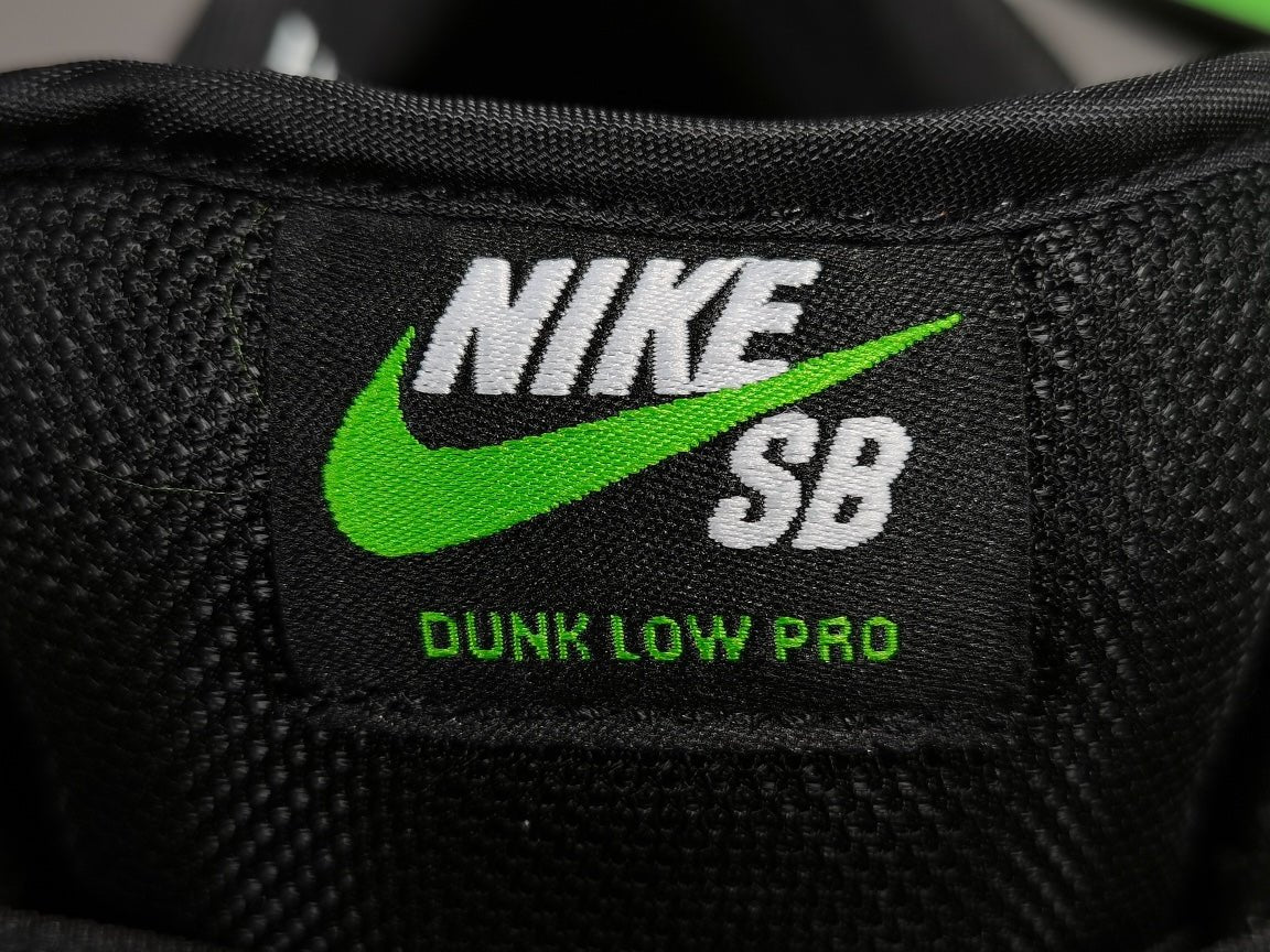 NIKE Sb Dunk - Staple Panda Pigeon Sneakers - Black Unisex Streetwear Limited Edition