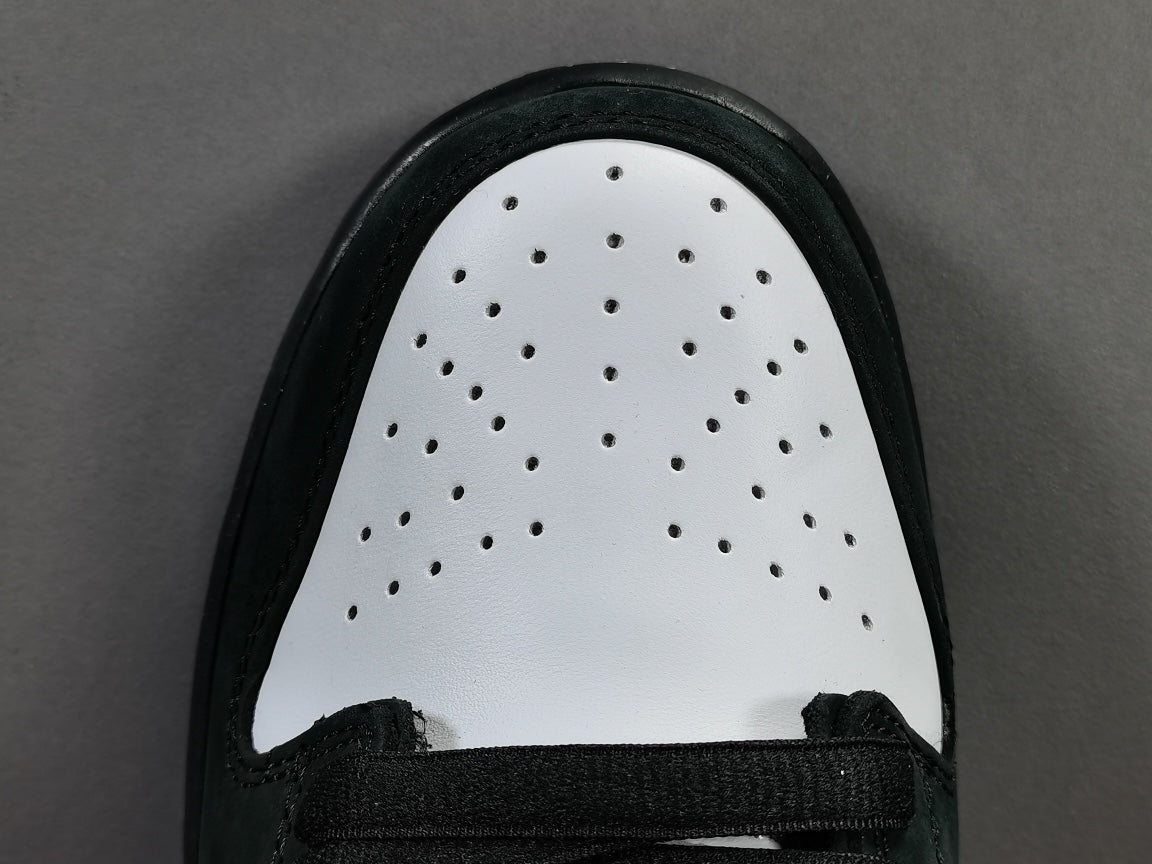 NIKE Sb Dunk - Staple Panda Pigeon Sneakers - Black Unisex Streetwear Limited Edition