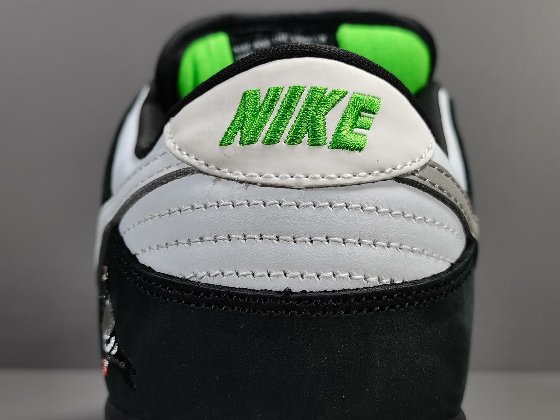 NIKE Sb Dunk - Staple Panda Pigeon Sneakers - Black Unisex Streetwear Limited Edition