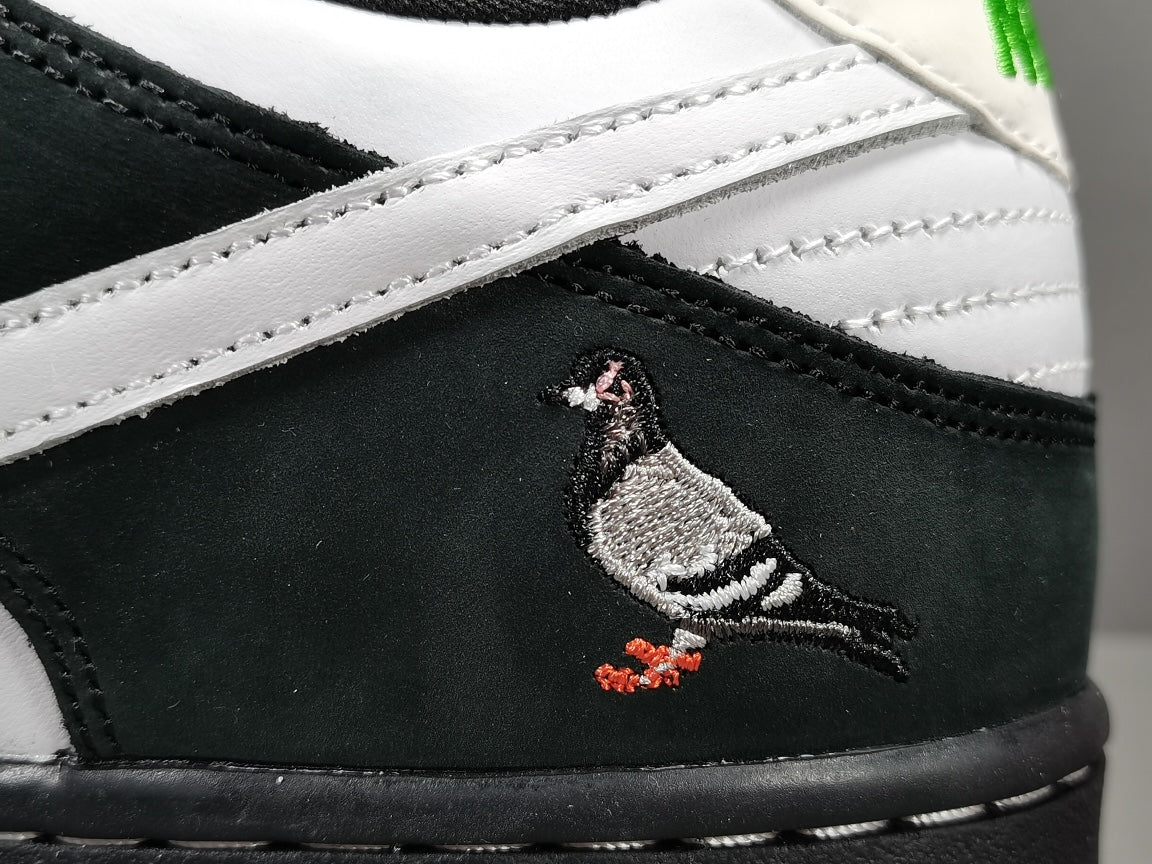 NIKE Sb Dunk - Staple Panda Pigeon Sneakers - Black Unisex Streetwear Limited Edition