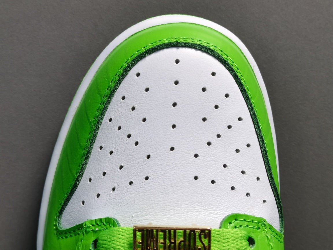 NIKE Sb Dunk - Supreme Stars Mean Sneakers - Green Unisex Streetwear Limited Edition