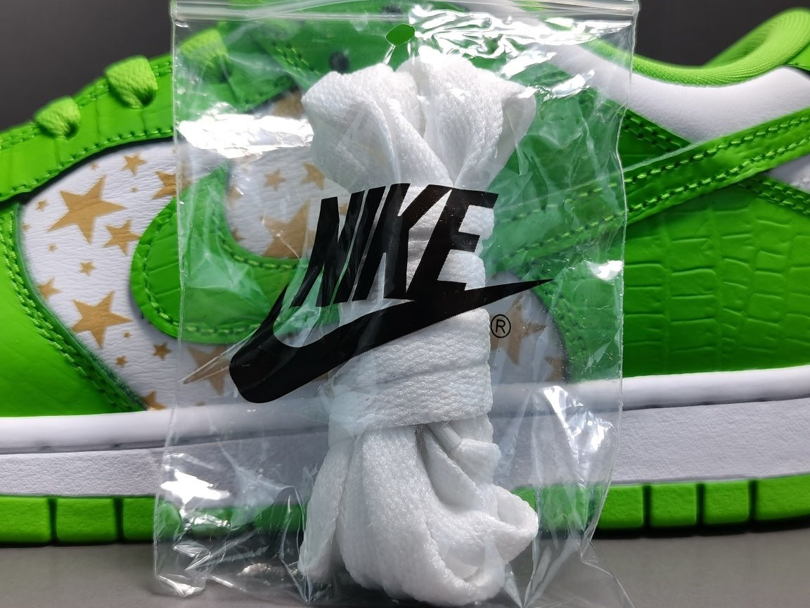 NIKE Sb Dunk - Supreme Stars Mean Sneakers - Green Unisex Streetwear Limited Edition