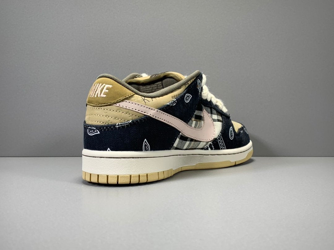 NIKE Sb Dunk - Travis Scott - Red Unisex Streetwear Limited Edition - Introducing the highly anticipated collaboration between two titans of style and innovation: the NIKE SB