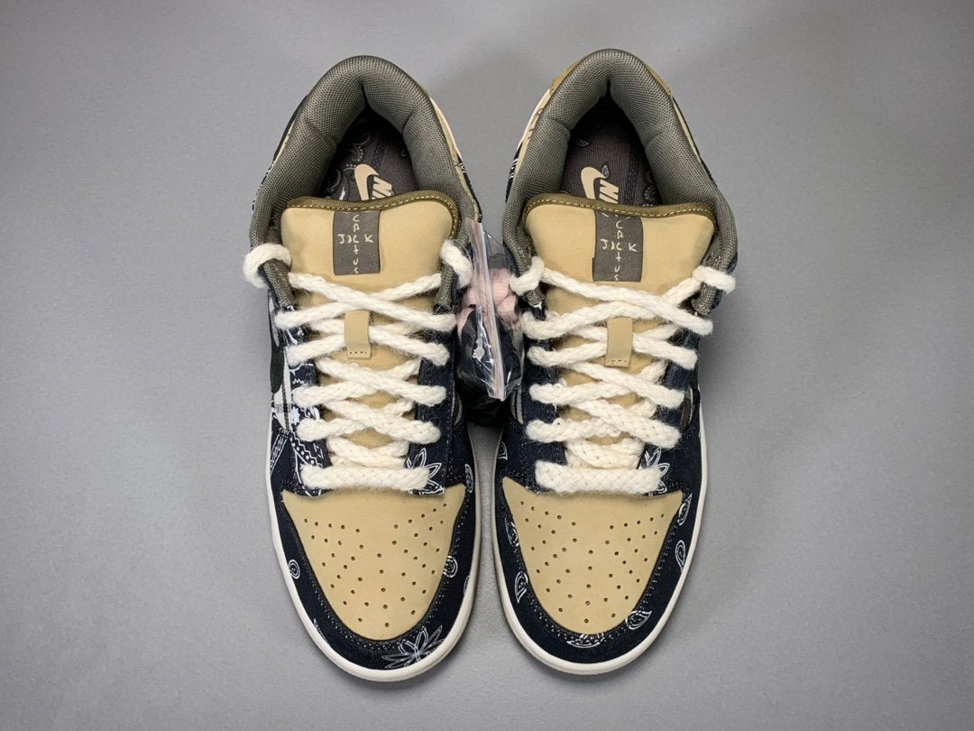 NIKE Sb Dunk - Travis Scott - Red Unisex Streetwear Limited Edition - Introducing the highly anticipated collaboration between two titans of style and innovation: the NIKE SB