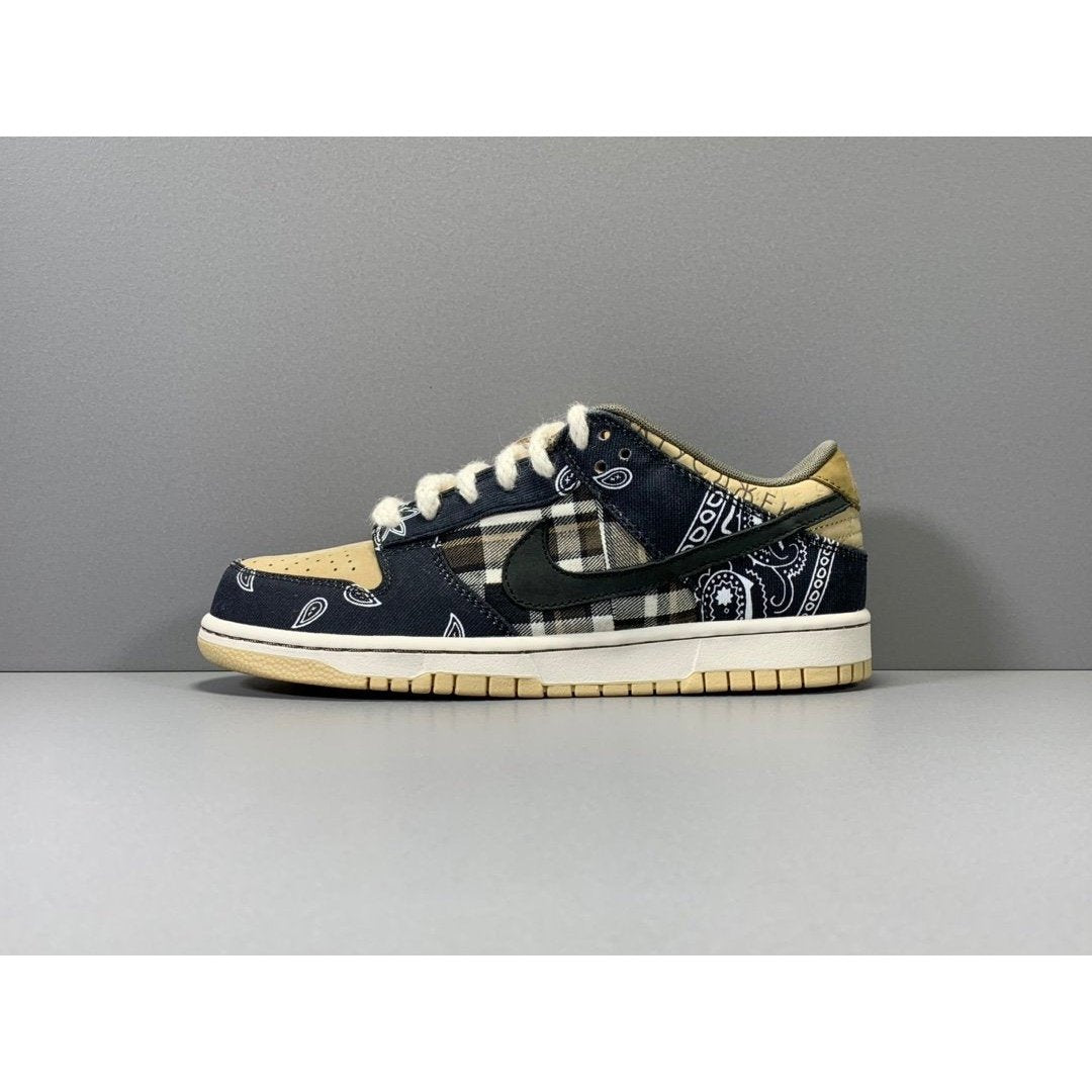 NIKE Sb Dunk - Travis Scott - Red Unisex Streetwear Limited Edition - Introducing the highly anticipated collaboration between two titans of style and innovation: the NIKE SB
