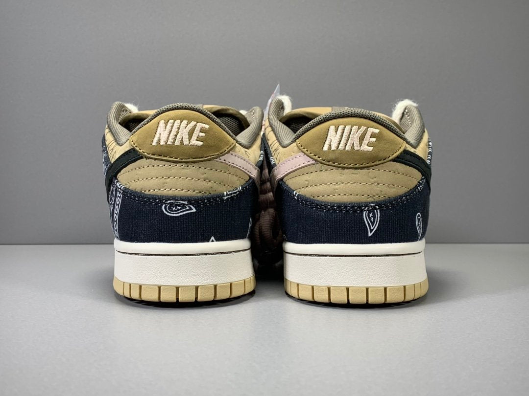 NIKE Sb Dunk - Travis Scott - Red Unisex Streetwear Limited Edition - Introducing the highly anticipated collaboration between two titans of style and innovation: the NIKE SB