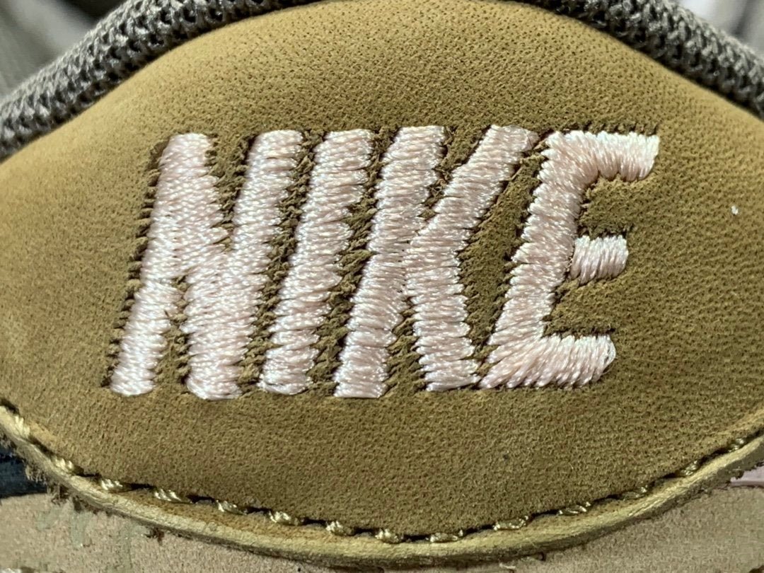 NIKE Sb Dunk - Travis Scott - Red Unisex Streetwear Limited Edition - Introducing the highly anticipated collaboration between two titans of style and innovation: the NIKE SB
